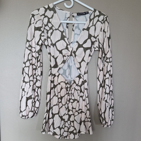 PrettyLittleThing Abstract Print Romper Size 6 - Picture 1 of 4